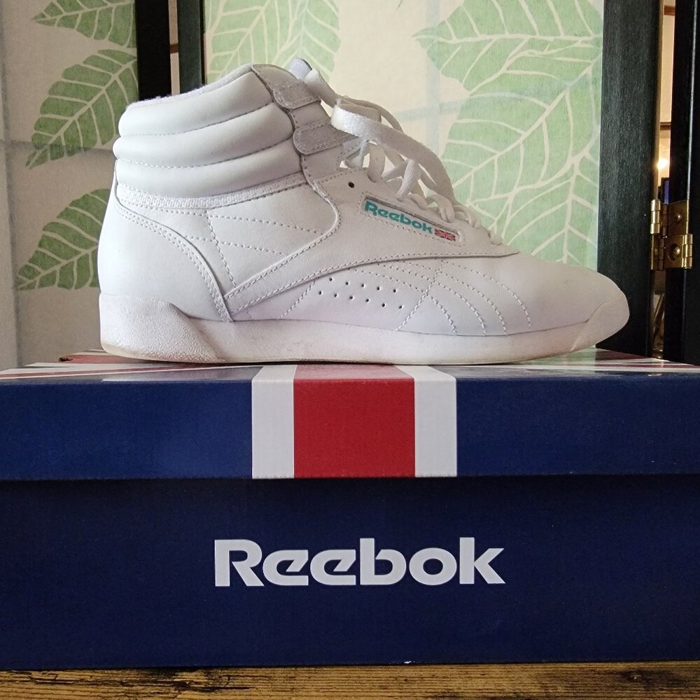 Reebok Women's White Hightop Reebok Shoes Size 8 US - Classic Look